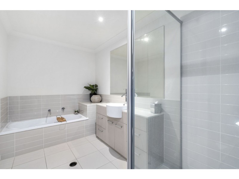 11/1 Belongil Street, Pacific Pines QLD 4211