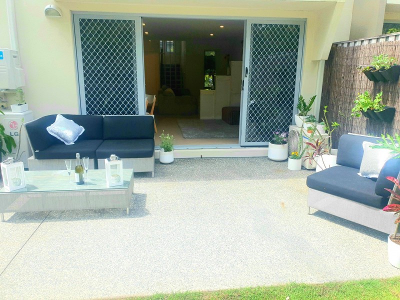 11/1 Belongil Street, Pacific Pines QLD 4211