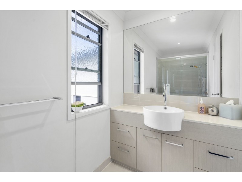 11/1 Belongil Street, Pacific Pines QLD 4211