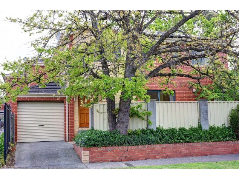 1/2D Ireland Street, Burwood VIC 3125