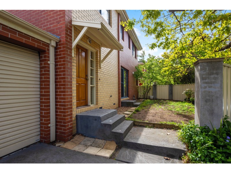 1/2D Ireland Street, Burwood VIC 3125