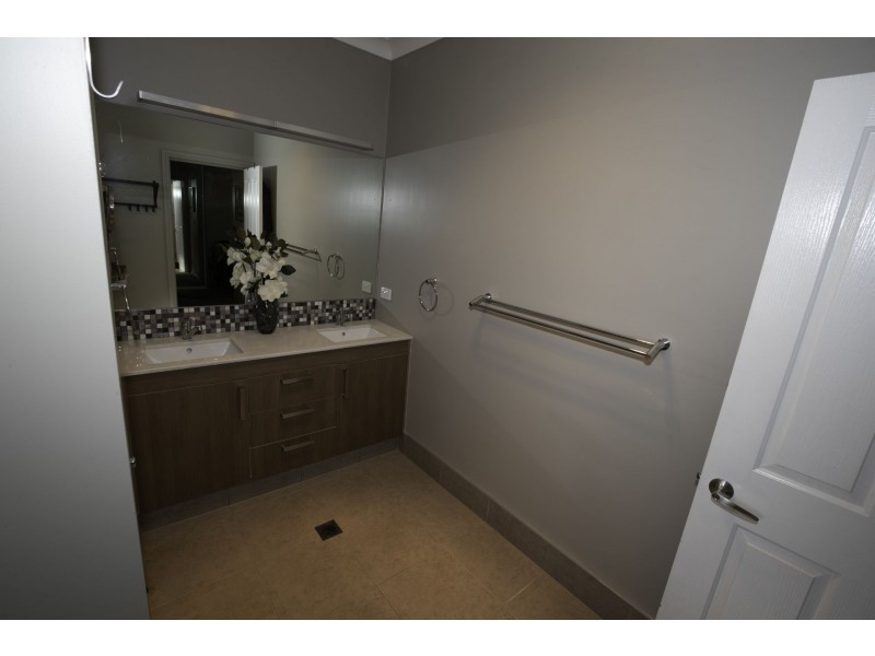 125 Cedar Creek Road, Upper Kedron QLD 4055