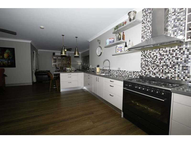 125 Cedar Creek Road, Upper Kedron QLD 4055