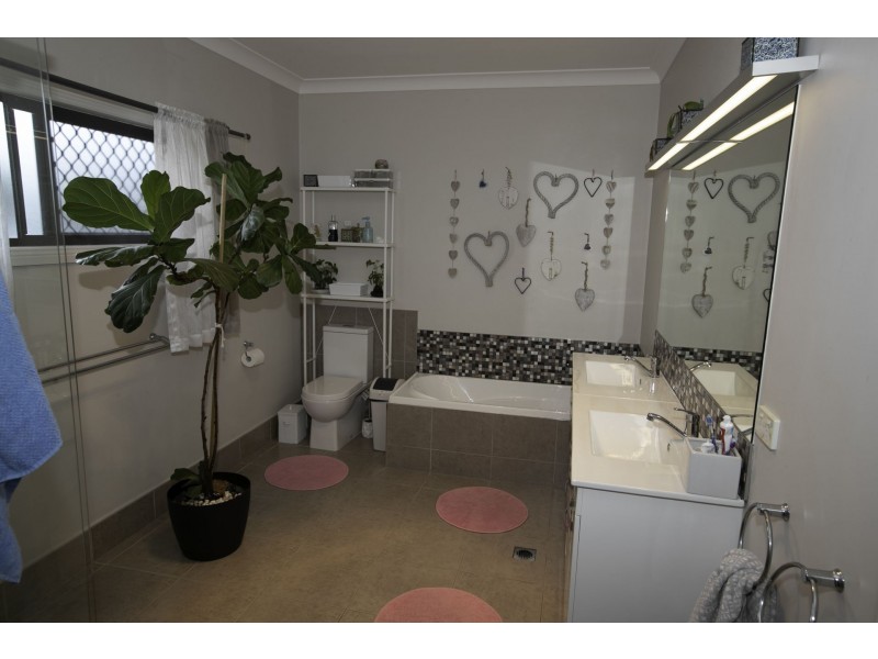 125 Cedar Creek Road, Upper Kedron QLD 4055