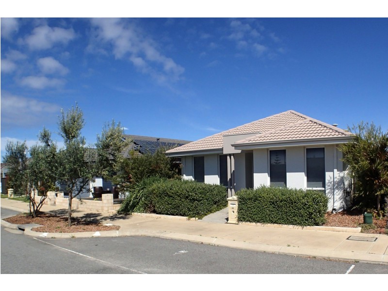 38 Bottlenose Circuit, Waikiki WA 6169