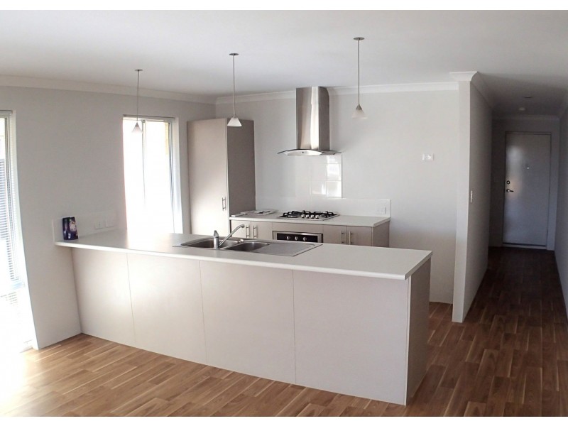 38 Bottlenose Circuit, Waikiki WA 6169