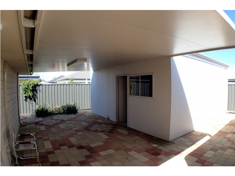 38 Bottlenose Circuit, Waikiki WA 6169