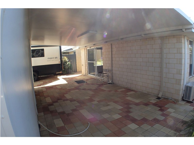 38 Bottlenose Circuit, Waikiki WA 6169