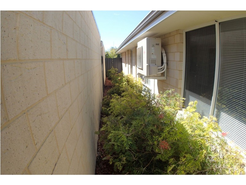 38 Bottlenose Circuit, Waikiki WA 6169