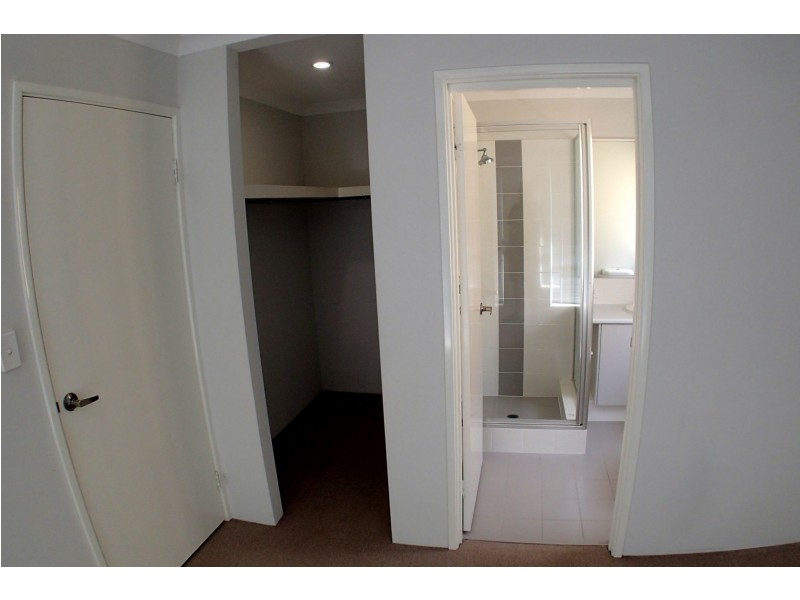 38 Bottlenose Circuit, Waikiki WA 6169