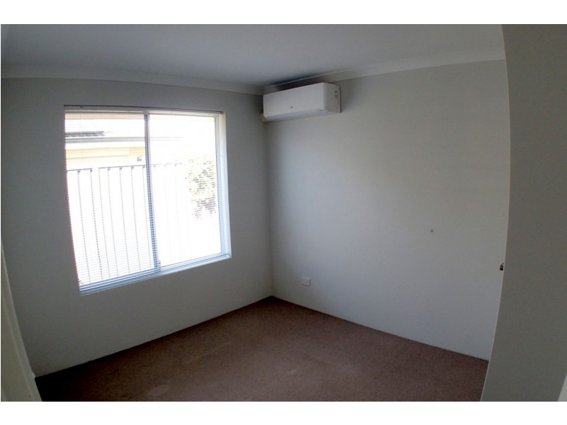 38 Bottlenose Circuit, Waikiki WA 6169