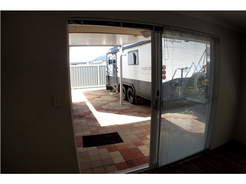 38 Bottlenose Circuit, Waikiki WA 6169