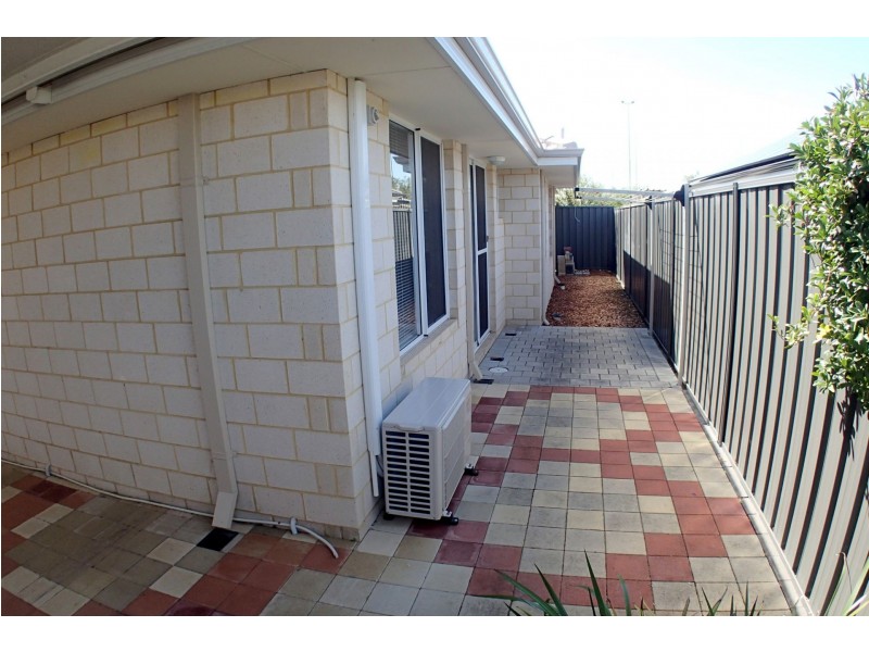 38 Bottlenose Circuit, Waikiki WA 6169