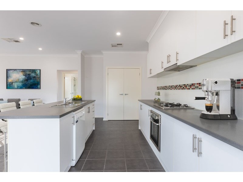 56 Mulberry Pass, Craigieburn VIC 3064