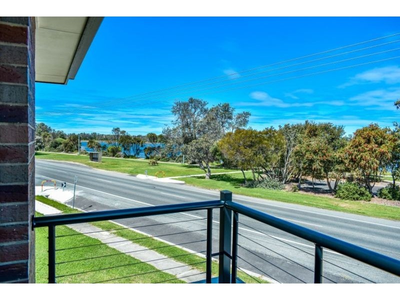 673 Esplanade, Lakes Entrance VIC 3909