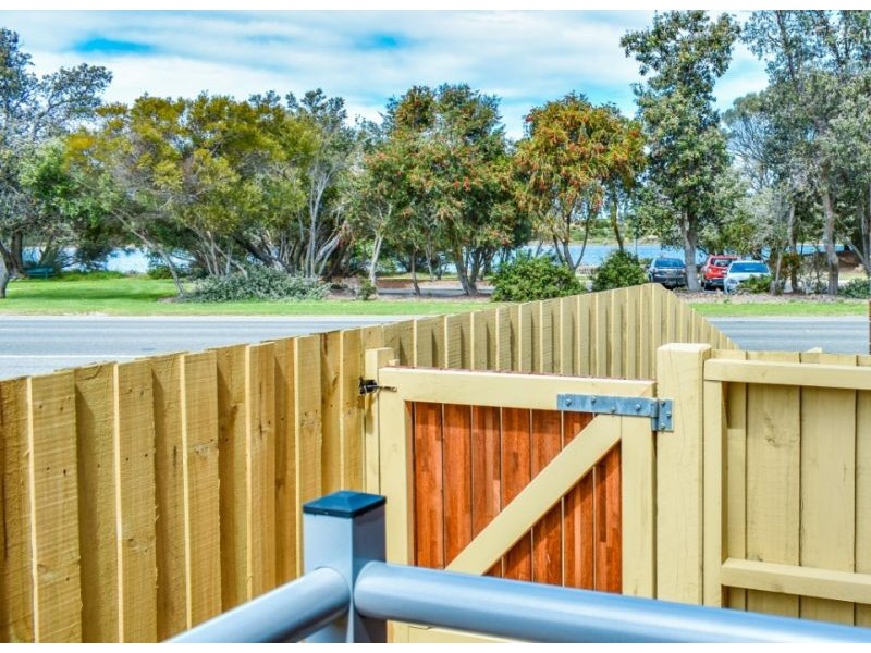 673 Esplanade, Lakes Entrance VIC 3909