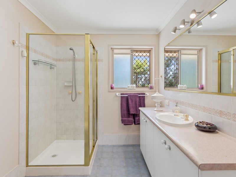 2 Alex ave, Ningi QLD 4511