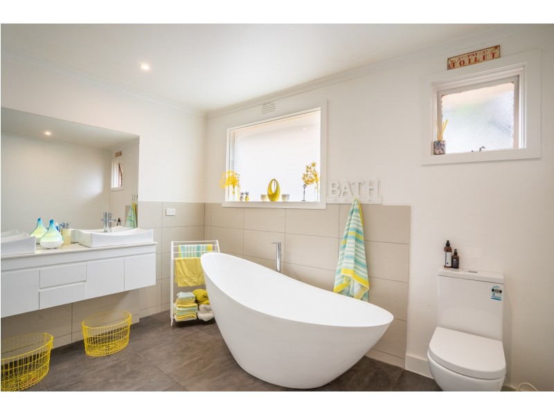 25 Yackatoon Ave, Aspendale VIC 3195