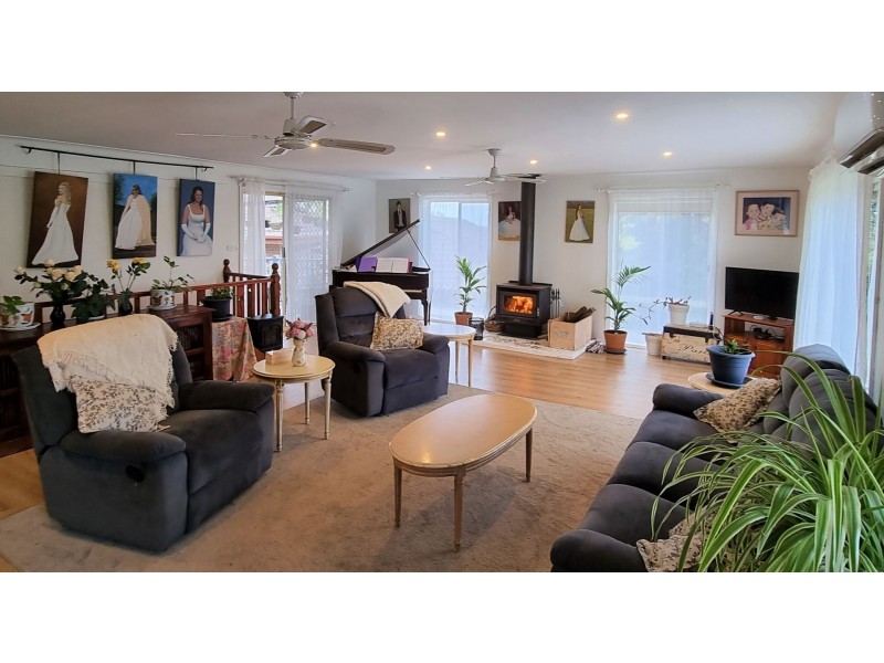 10 Parry Drive, Mooroolbark VIC 3138