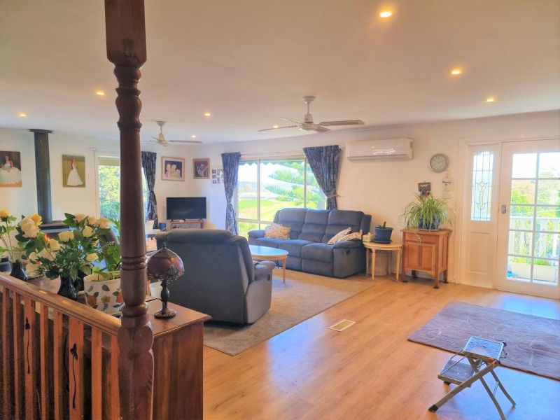 10 Parry Drive, Mooroolbark VIC 3138