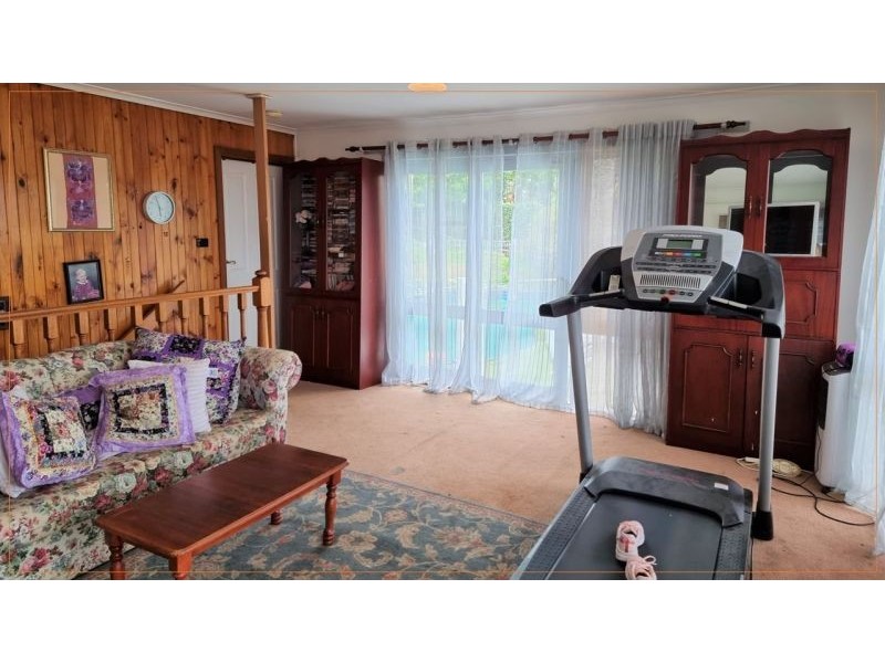 10 Parry Drive, Mooroolbark VIC 3138