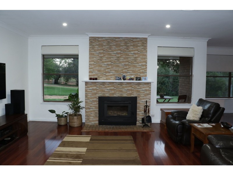 617 Canowindra Road, Cowra NSW 2794