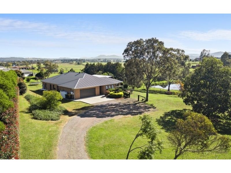 4 Loch Katrine Drive, Lochinvar NSW 2321