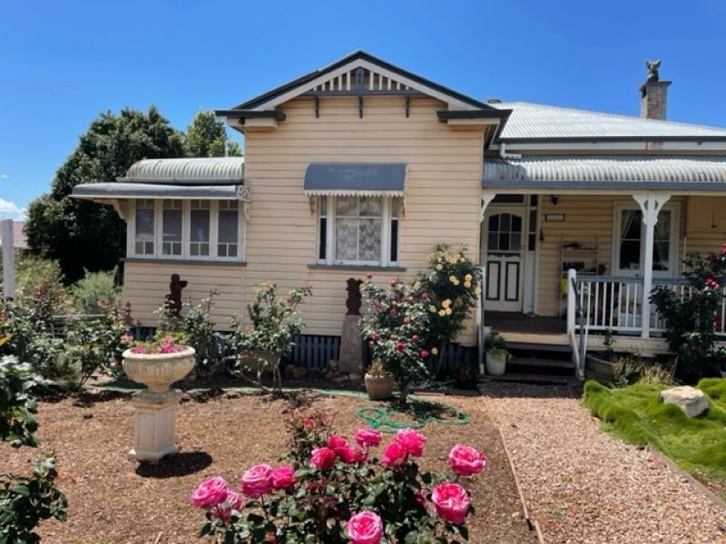 20 Mackenzie Street, Mount Lofty QLD 4350