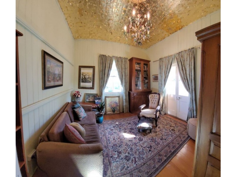 20 Mackenzie Street, Mount Lofty QLD 4350