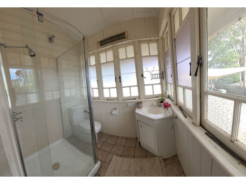 20 Mackenzie Street, Mount Lofty QLD 4350