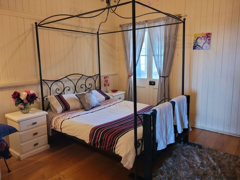 20 Mackenzie Street, Mount Lofty QLD 4350