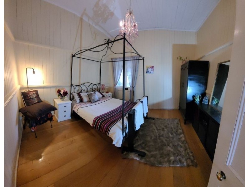 20 Mackenzie Street, Mount Lofty QLD 4350