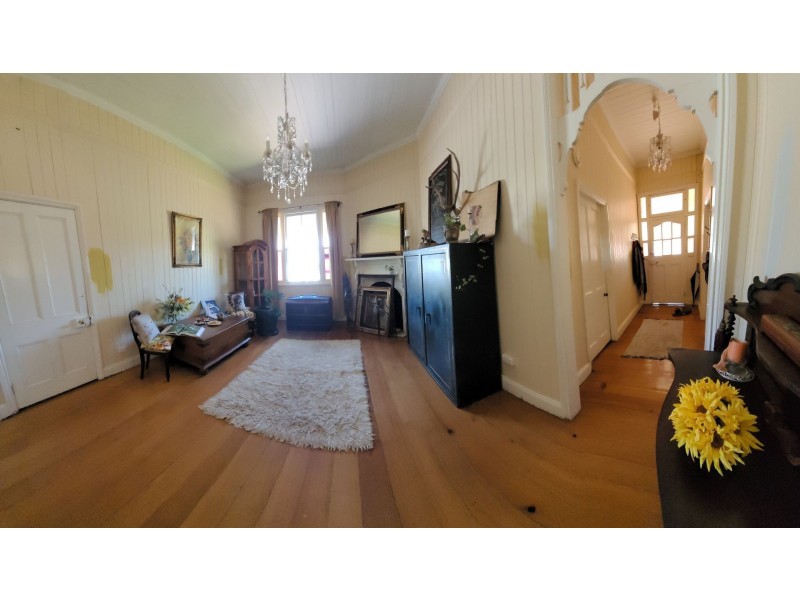 20 Mackenzie Street, Mount Lofty QLD 4350