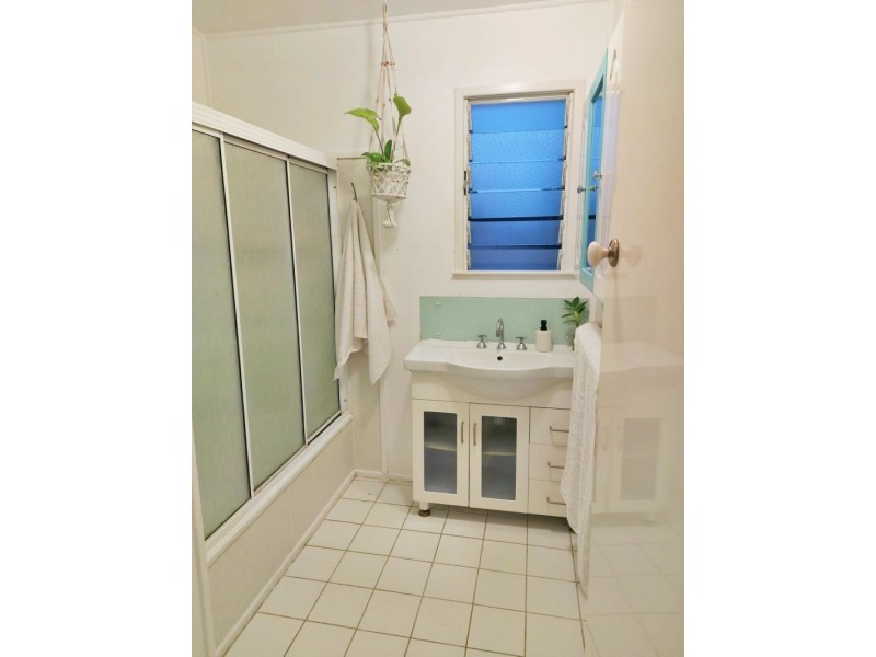 18 Petrie St, East Mackay QLD 4740