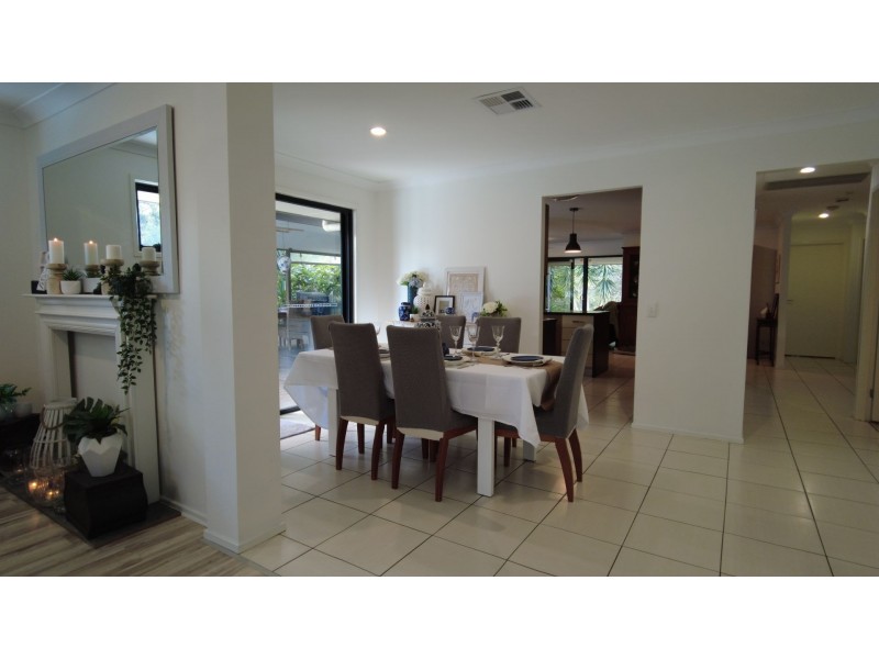 4 Bakers Ridge Dr, Oxenford QLD 4210