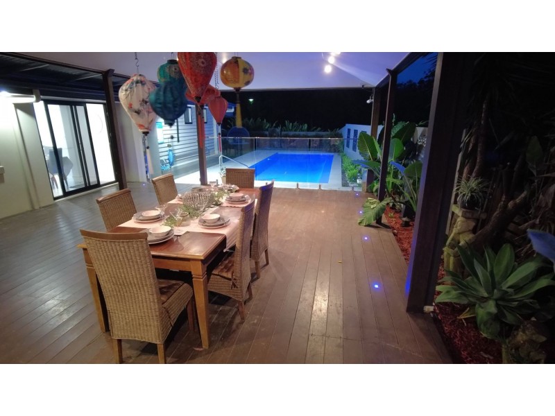 4 Bakers Ridge Dr, Oxenford QLD 4210