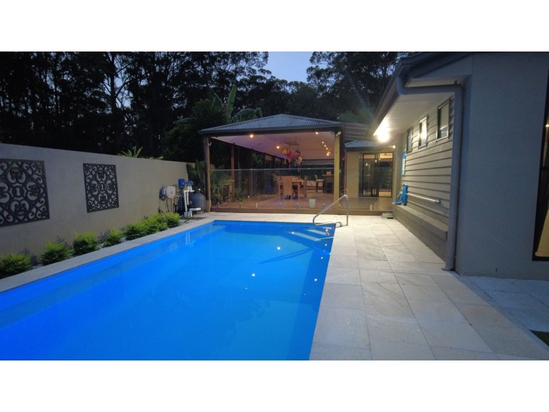 4 Bakers Ridge Dr, Oxenford QLD 4210