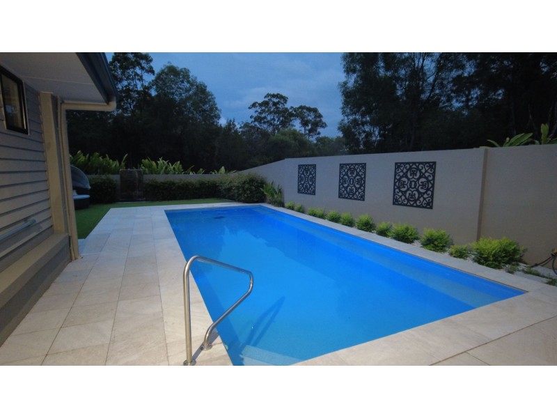 4 Bakers Ridge Dr, Oxenford QLD 4210