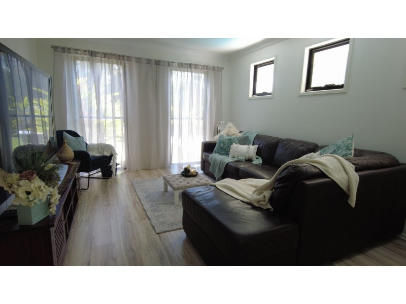 4 Bakers Ridge Dr, Oxenford QLD 4210