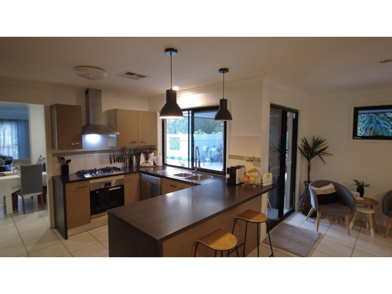 4 Bakers Ridge Dr, Oxenford QLD 4210