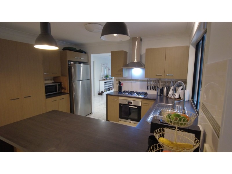 4 Bakers Ridge Dr, Oxenford QLD 4210