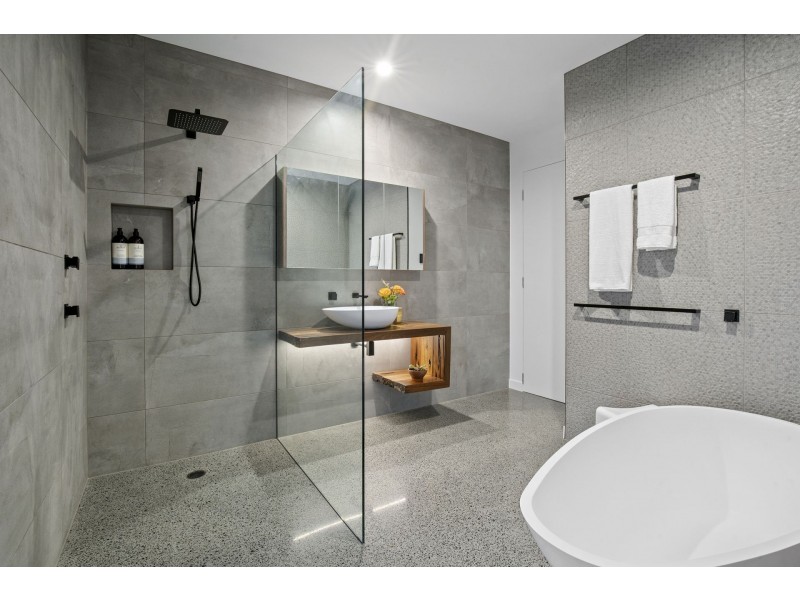 18 Natan Rd, Mudgeeraba QLD 4213