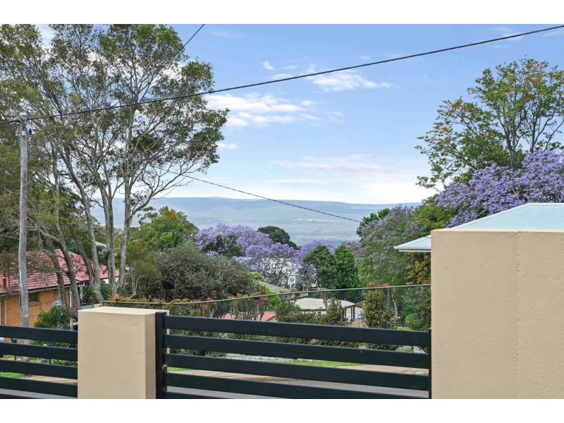 61 Mackenzie Street, Mount Lofty QLD 4350