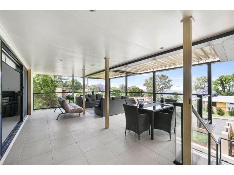 61 Mackenzie Street, Mount Lofty QLD 4350