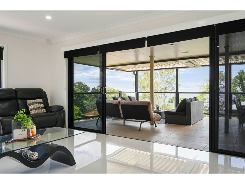 61 Mackenzie Street, Mount Lofty QLD 4350