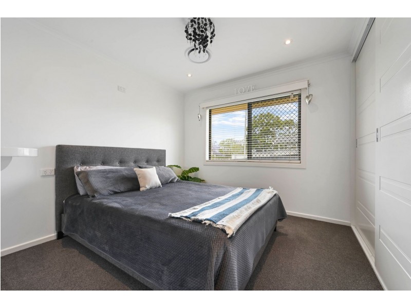 61 Mackenzie Street, Mount Lofty QLD 4350