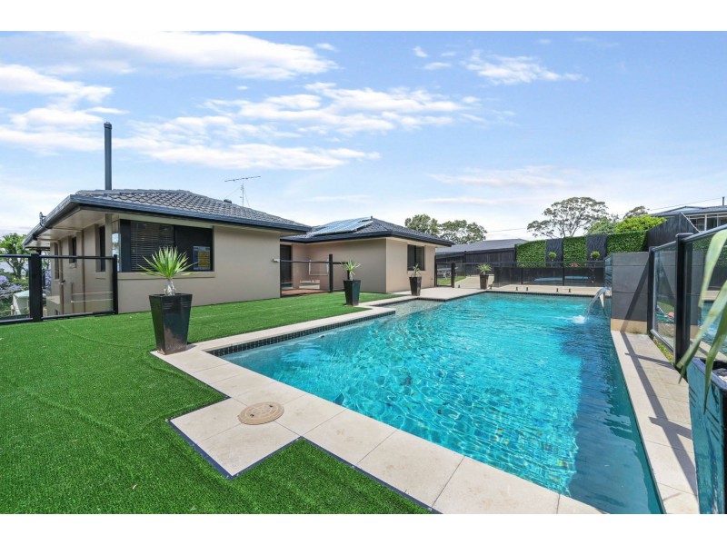 61 Mackenzie Street, Mount Lofty QLD 4350