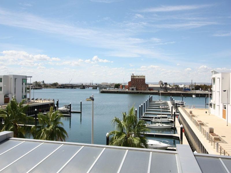 601/1-2 Tarni Court, New Port SA 5015
