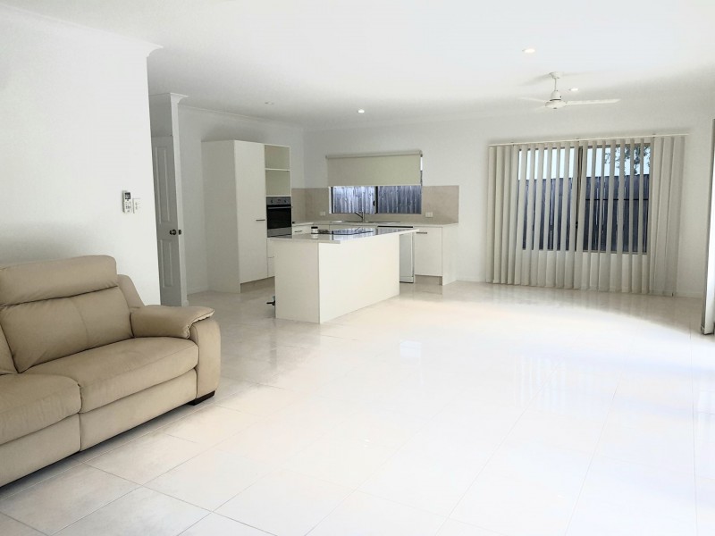 7a Savaii close, Palm Cove QLD 4879
