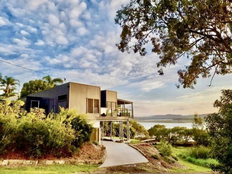 2 Schooner Street, Russell Island QLD 4184